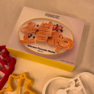 Peanuts Silicone Pancake Molds William Sonoma Snoopy Woodstock 3 molds